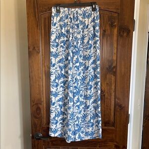 Gianni Bini Blue and White Floral Pants